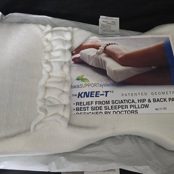 THE KNEE-T Leg Pillow Side Sleeper Pillow Sciatica‎ Hip & Back Pain - New - Picture 1 of 3